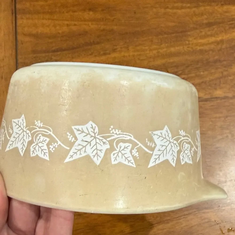 Vintage Pyrex Sandalwood casserole dish 473 without lid